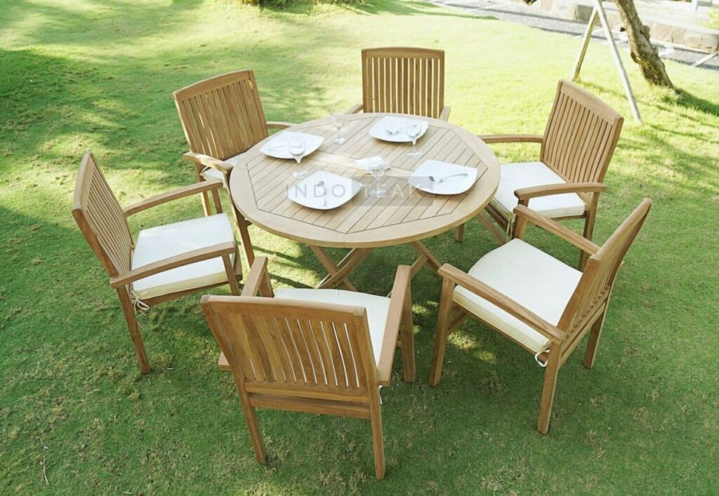 How to clean outdoor wooden furniture safely